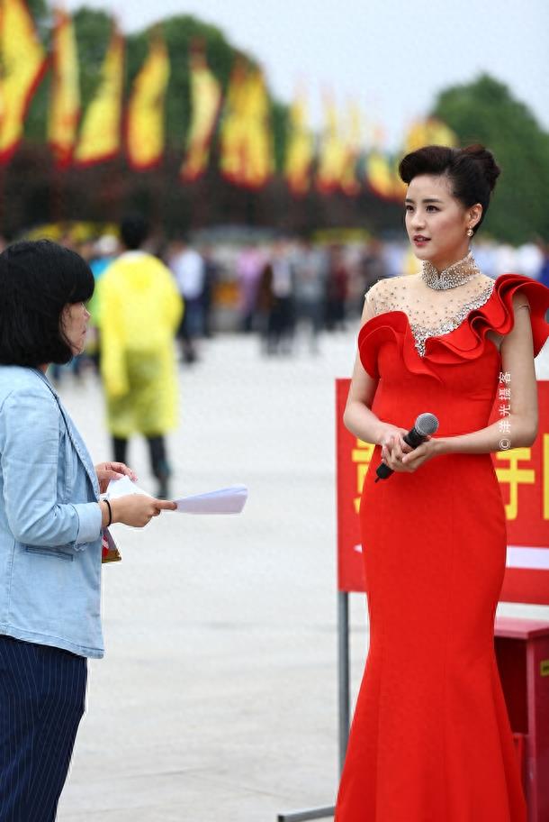 陈超：温婉灵动的湖北卫视女主持