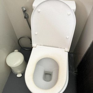 ​坐便马桶结垢很厚怎么去除？快速清洗马桶尿碱尿垢的方法！