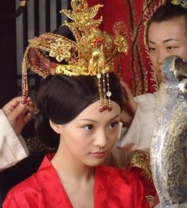 ​郑爽和男星们拍过的婚纱照：图三一脸不情愿，图五配一脸