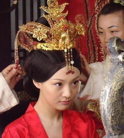 郑爽和男星们拍过的婚纱照：图三一脸不情愿，图五配一脸