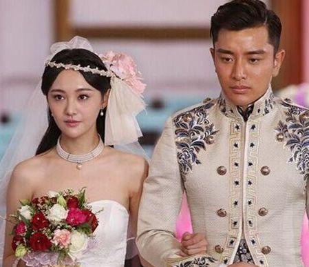 郑爽和男星们拍过的婚纱照：图三一脸不情愿，图五配一脸