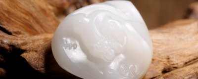 ​羊脂白玉和白玉的区别_羊脂白玉和羊脂玉是一回事吗