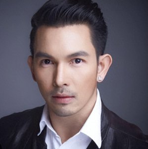 ​秀恩爱—泰国三妖孽之一泰星Aum为妻子甜蜜庆生