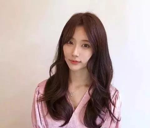 让你时尚气质倍增的发型，这样的女生中长发型你会中意哪款呢！