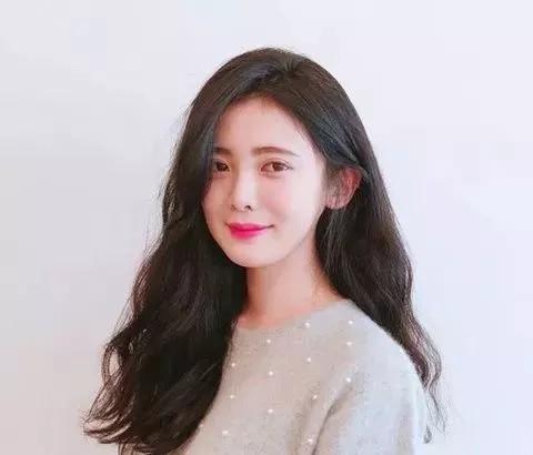 让你时尚气质倍增的发型，这样的女生中长发型你会中意哪款呢！
