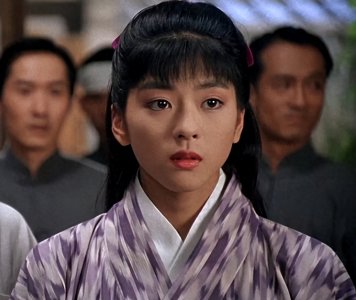 ​49岁中山忍近照曝光，拍完《精武门》后单身25年，至今迷恋李连杰