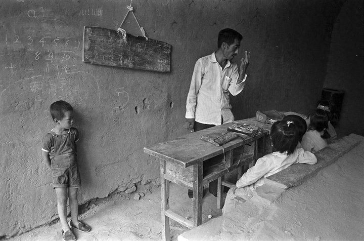 90年代贫困山区儿童照片：条件艰苦，眼睛充满对知识的渴望