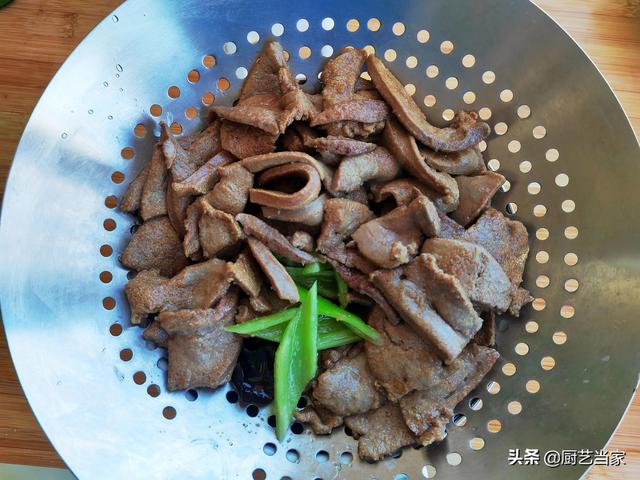 这才是熘肝尖的正宗做法（这样做熘肝尖滑嫩鲜香）(8)
