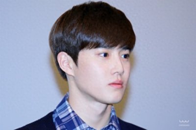 ​队长SUHO入伍，EXO成员们送行，CHEN成为大家的焦点