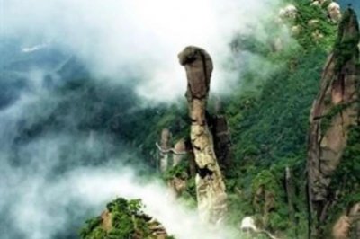 ​神秘传闻｜江西三清山巨蟒峰传说，化龙的石头？