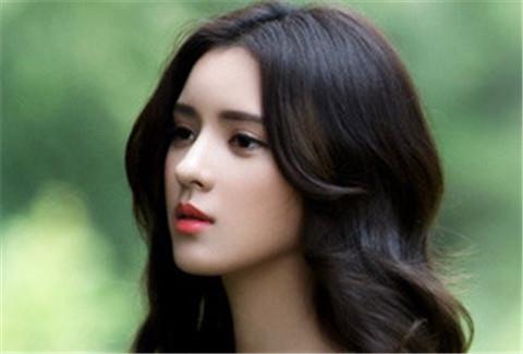 和女孩聊天时,如果没有话题了,可以尝试以下三招: