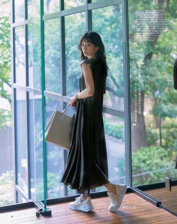 小黑裙搭什么鞋子好看-(黑色连衣裙搭配鞋子图片)