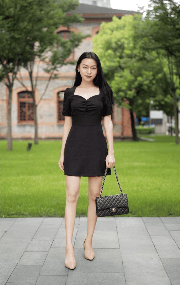 小黑裙搭什么鞋子好看-(黑色连衣裙搭配鞋子图片)