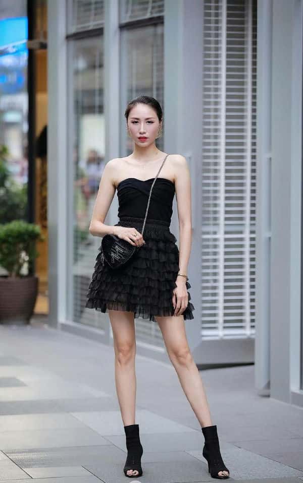 小黑裙搭什么鞋子好看-(黑色连衣裙搭配鞋子图片)