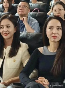 ​和佟丽娅同框，董璇老得像两代人：婚姻这把刀，砍中了谁？