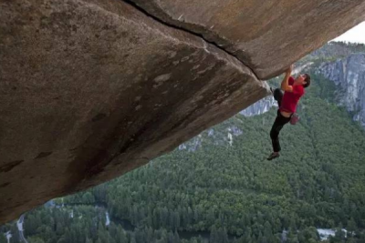 ​人类十大极限运动有哪些，蹦极的除了要克服对高空的恐惧，它对于生命的威胁也