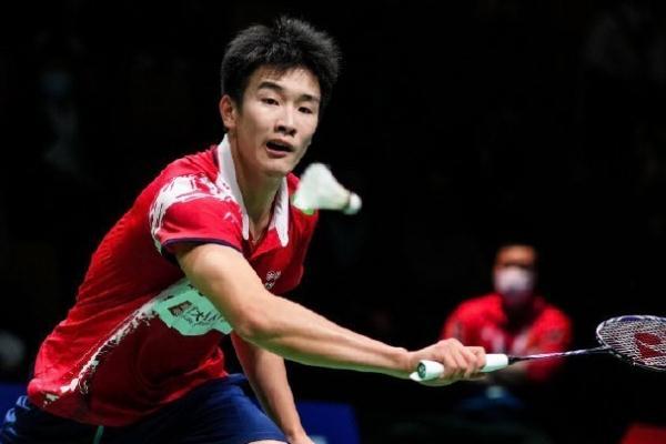 打羽毛球要穿什么鞋 打羽毛球要注意的事项 打羽毛球要穿什么鞋 打羽毛球要注意的事项