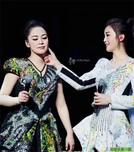 回味青春:twins《我很想爱他》点燃小杨哥演唱会