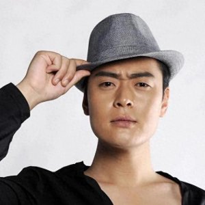 ​张桐是一位才华横溢、备受尊敬的中国内地男演员。