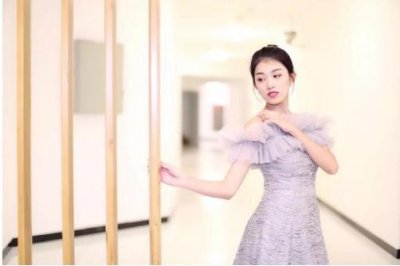 陌陌魏伽妮参加《故乡情·奋斗者》演唱会 为佛坪扶贫事业献力