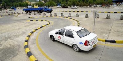 手把手教学,看完打方向盘还记不住圈数的,老司机都跪下了!