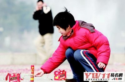 ​梦见放鞭炮是什么意思周公解梦（梦见放鞭炮的征兆周公解梦）