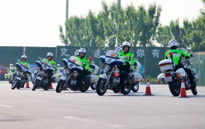 ​超燃！开发区铁骑亮剑