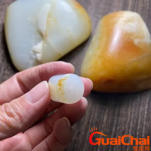 ​和田玉籽料怎么鉴别？如何对和田玉籽料进行鉴别？