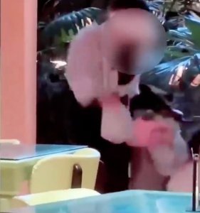 阻止家长打孩子,他赔偿 1 万并辞职?网友怒了!