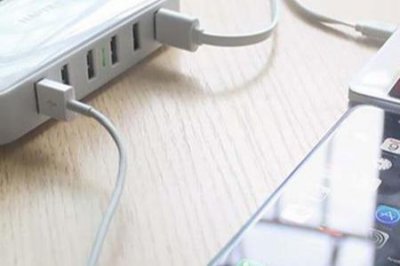 手机充电器充满还费电吗