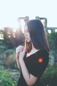 回眸一笑百媚生,什么意思啊