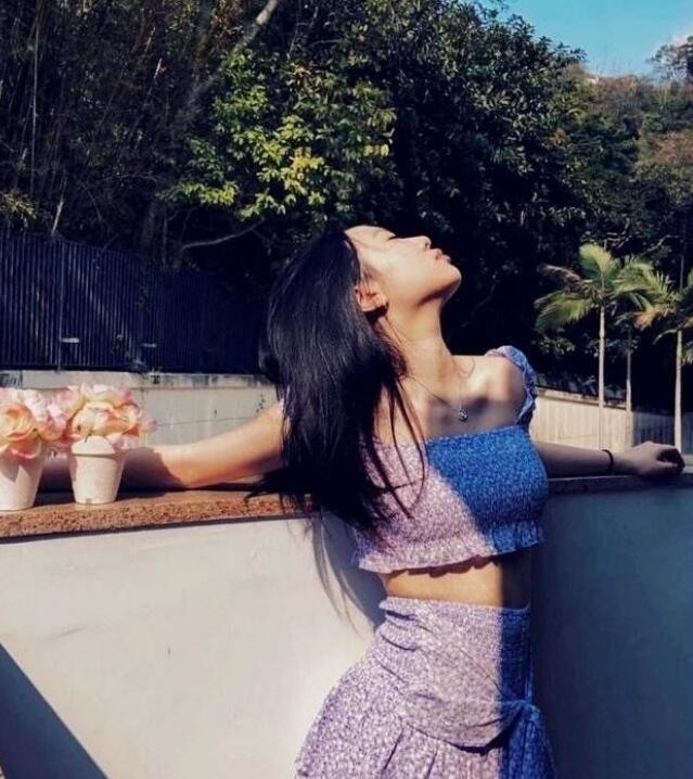 甄子丹16岁女儿晒照