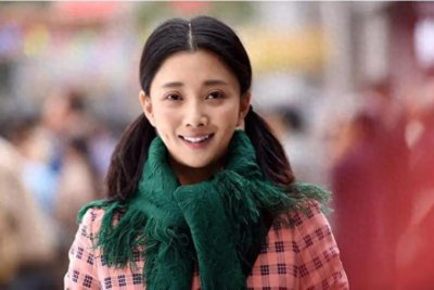 ​她是《鸡毛飞上天》里最美的女人，如今44岁美到极致仍单身！