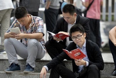 ​男子34岁掐点考上公务员，不到半年就后悔了