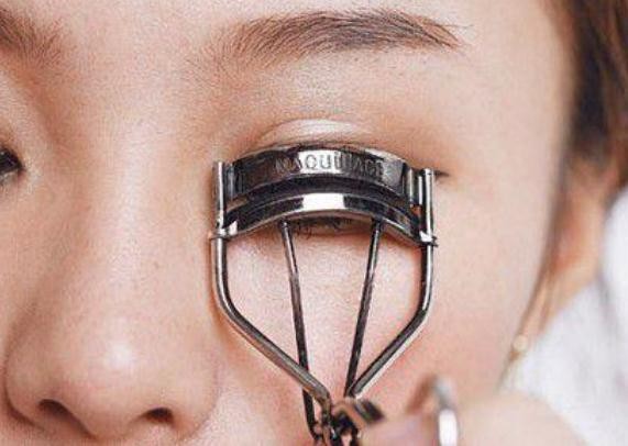 睫毛夹会夹断睫毛吗 睫毛夹为什么会夹断睫毛 睫毛夹会夹断睫毛吗 睫毛夹为什么会夹断睫毛