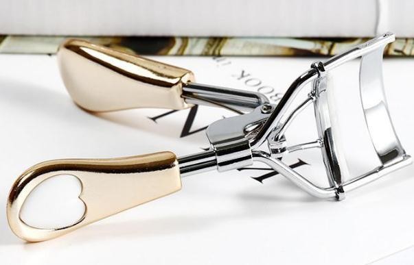 睫毛夹会夹断睫毛吗 睫毛夹为什么会夹断睫毛 睫毛夹会夹断睫毛吗 睫毛夹为什么会夹断睫毛