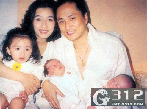 59岁汤镇业6个孩子近照曝光，花500万养的子女，今变成这般模样！