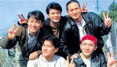 ​59岁汤镇业6个孩子近照曝光，花500万养的子女，今变成这般模样！