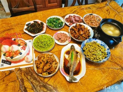 ​家庭生日宴，简单的家常菜里藏不住的欢声笑语，是我们平凡的幸福