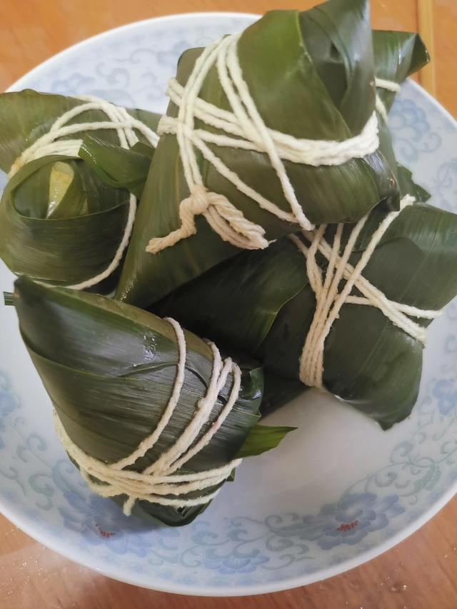 怎么包粽子简单又快又好吃又漂亮(自己动手包粽子)(5)