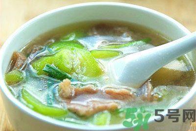 地皮菜可以和丝瓜一起吃吗?地皮菜能和丝瓜同吃吗? 地皮菜可以和丝瓜一起吃吗?地皮菜能和丝瓜同吃吗?