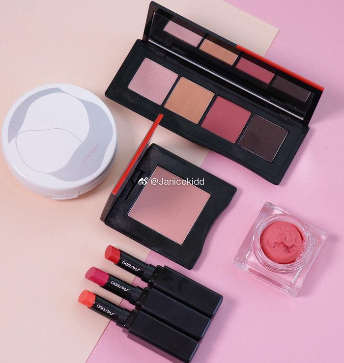 Shiseido 资生堂彩妆产品试色

- Color Gel Lip Balm 
唇膏拥有轻薄