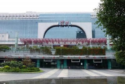 ​深圳西火车站在哪里，松岗塘下涌到深圳西火车站在哪里？