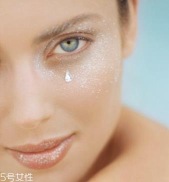 黑眼圈眼袋很严重怎么办 去黑眼圈的其他小妙招 黑眼圈眼袋很严重怎么办 去黑眼圈的其他小妙招
