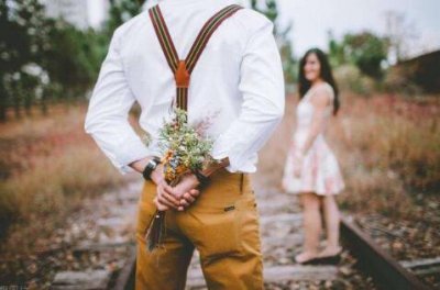 ​跟女生表白失败被拒后怎么相处？还有机会吗