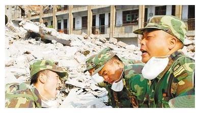 2008年那位敢叫总理让路的士兵,后来去了哪里,现状如何?