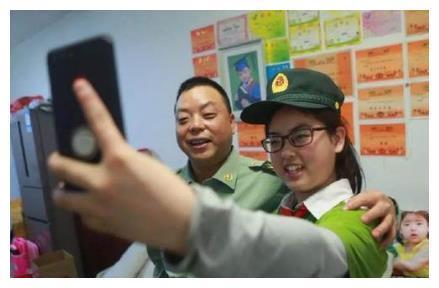 2008年那位敢叫总理让路的士兵,后来去了哪里,现状如何?