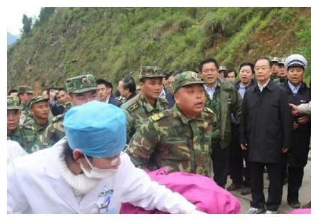 2008年那位敢叫总理让路的士兵,后来去了哪里,现状如何?