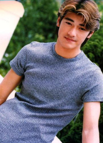 以前不懂金城武的帅,自从看了这些照片