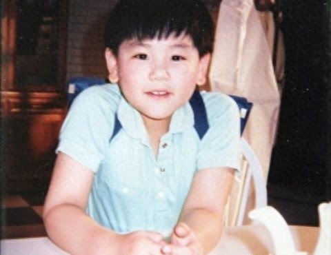 彭于晏童年私房照大曝光,小时竟然是个小胖墩,减肥毅力非同凡响